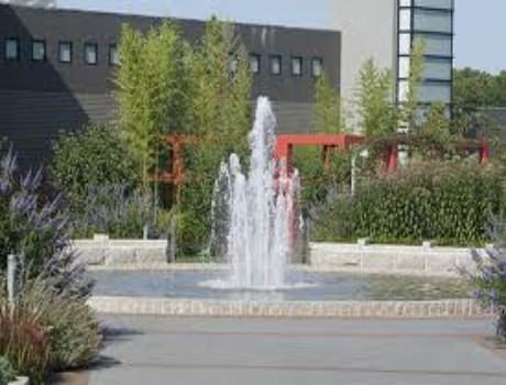 法明代尔州立学院全景图片