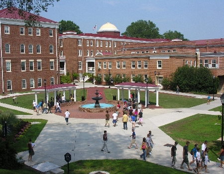 朗沃德大学全景图片