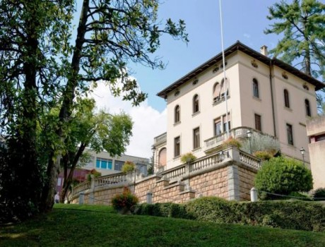迪恩学院全景图片